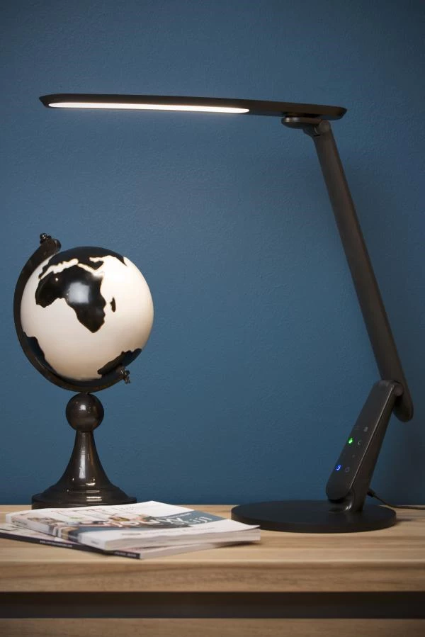 Lucide PRACTICO - Desk lamp - LED Dim. - 1x10W 2700K/6000K - With USB charging point - Black - ambiance 1